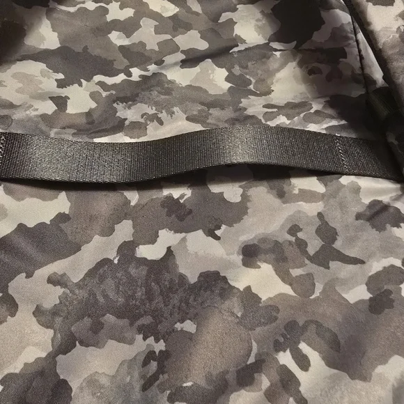 Lululemon Athletica Backpack 22L. Thawed Camo Grey Multi. - Picture 8 of 15